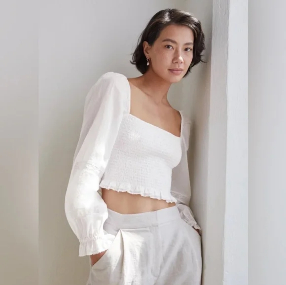 Wilfred Artizia Soiree Top in White Cropped Smocked Puff Sleeve Long Sleeve